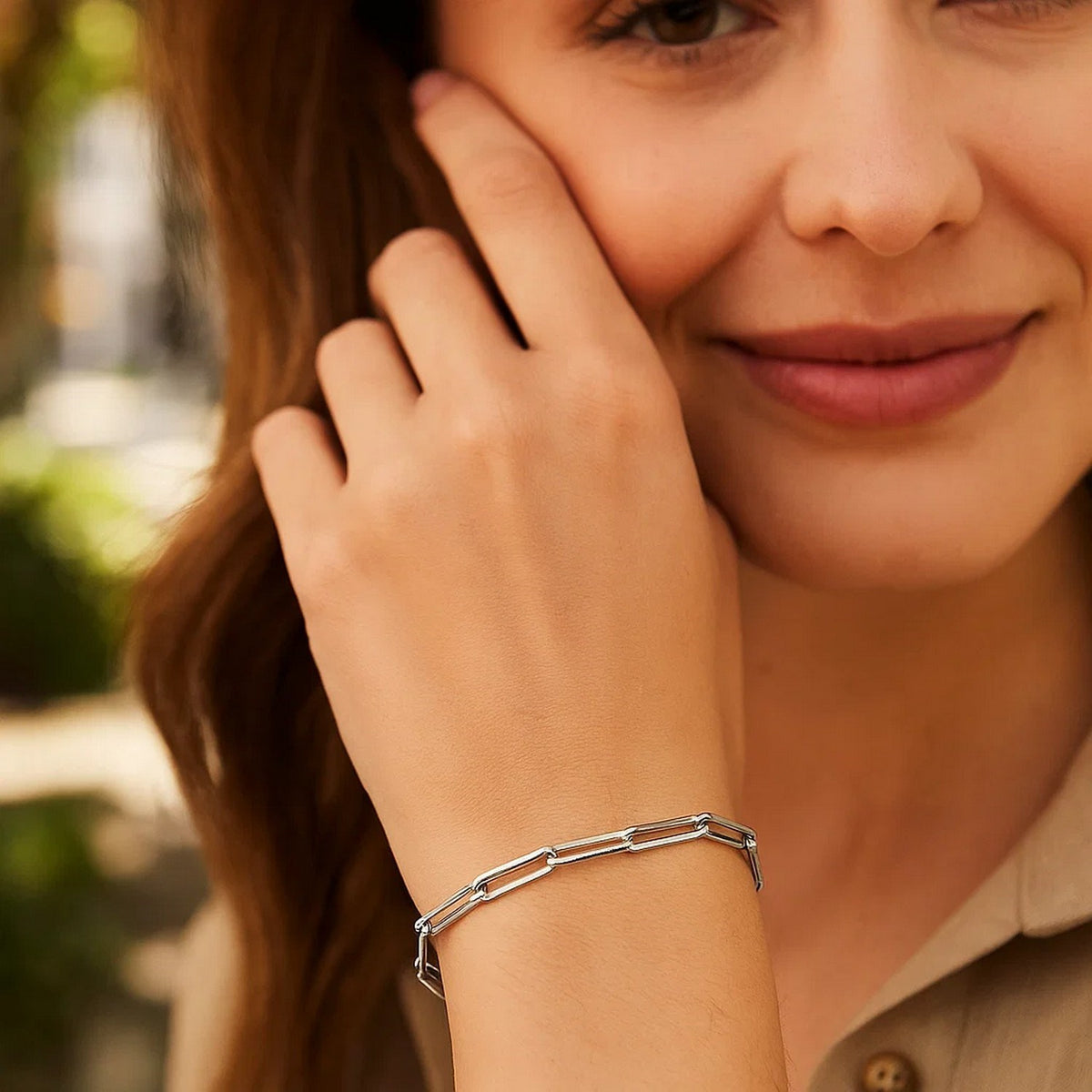 14K White Gold Bold Paperclip Chain Bracelet (4.20 mm)